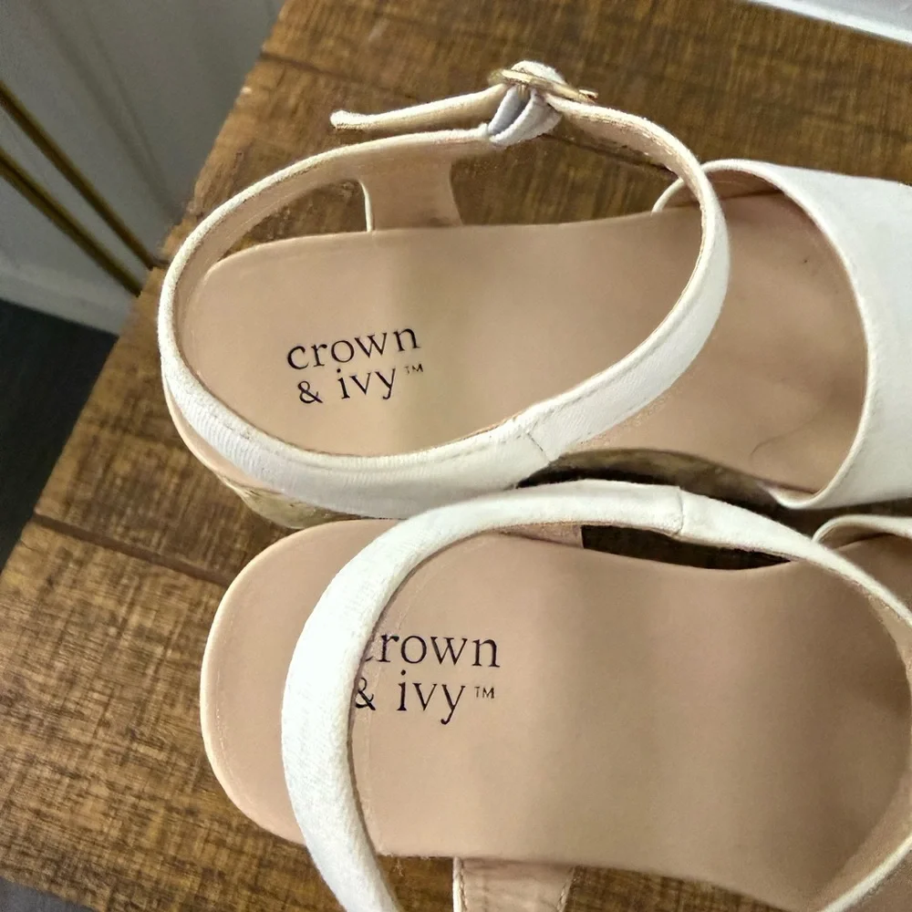 ❤️5/$25 Women's Cream Wedge Sandals